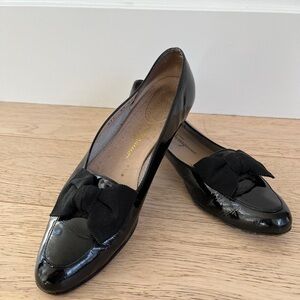 SALVATORE FERRAGAMO Boutique Vintage Black Patent Flat Bow Shoes NOTE FLAWS